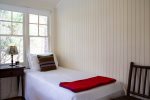 Twin bed in the guest house 